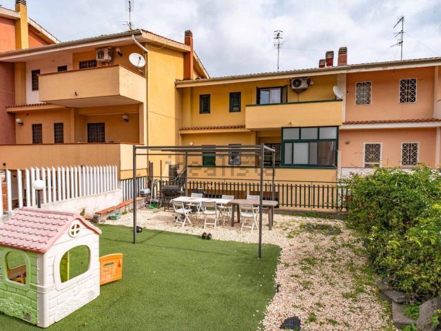 Villetta a schiera in vendita di 190 m² in Via Vampolieri, 10