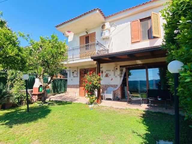 Villetta a schiera in vendita di 190 m² in Via Vicinale Abbandonata degli Astroni, 44