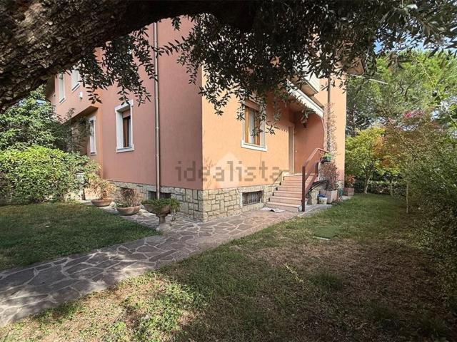 Villetta a schiera in vendita di 190 m² in Via Villa Folonari, 23