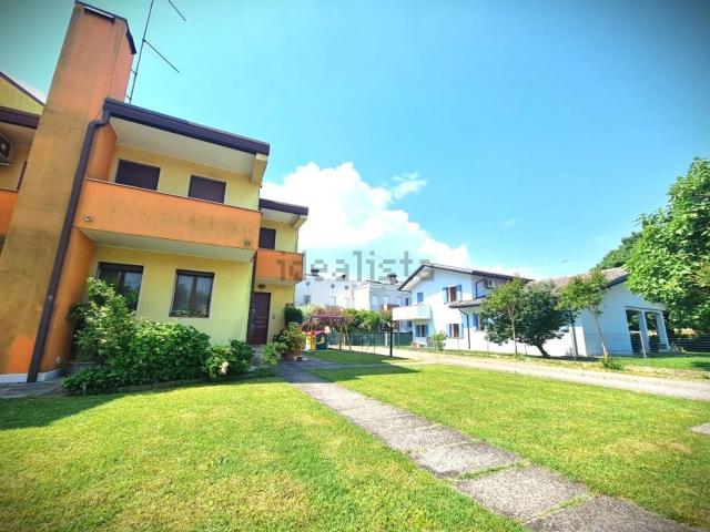 Villetta a schiera in vendita di 190 m² in Via Zuccarello