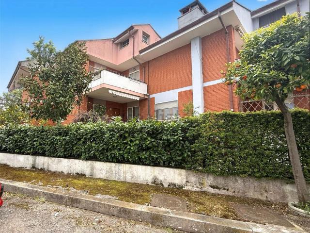 Villetta a schiera in vendita di 191 m² in Via Giuliano Dei Medici