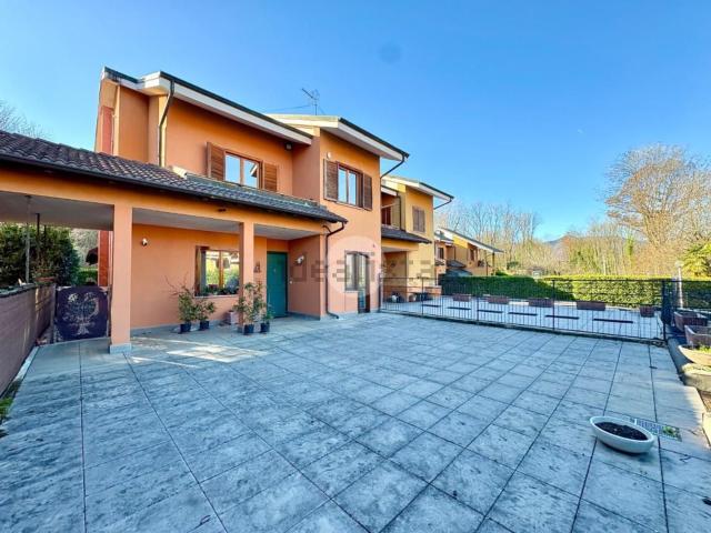 Villetta a schiera in vendita di 191 m² in Corso Laghi, 81