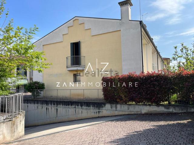 Villetta a schiera in vendita di 192 m² in Largo Europa