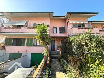 Villetta a schiera in vendita di 193 m² in Via F.lli Rosselli