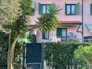 Villetta a schiera in vendita di 193 m² in Via Ferrucci