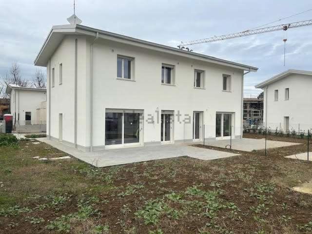 Villetta a schiera in vendita di 193 m² in Via Jacopo da Porto Sud, 160