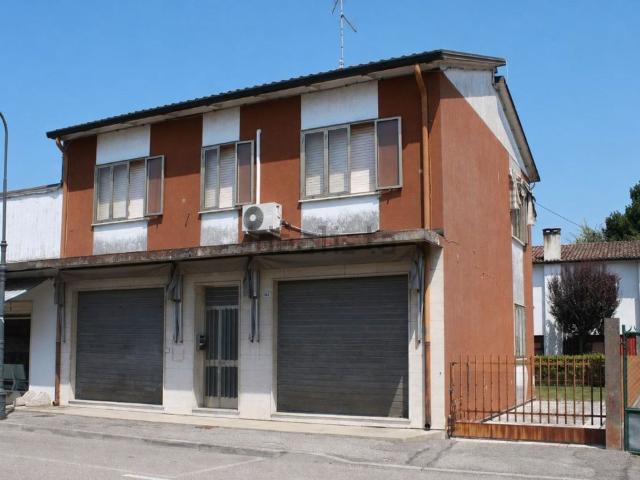 Villetta a schiera in vendita di 193 m² in Via Martiri Libertà