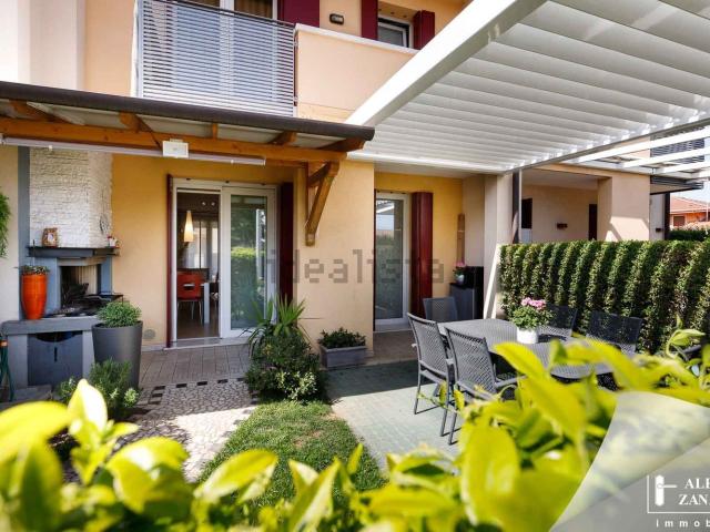 Villetta a schiera in vendita di 193 m² in Via Paolo Marzolo, 11