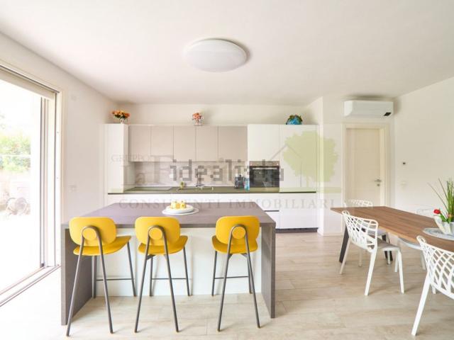 Villetta a schiera in vendita di 195 m² in Via C. Battisti, 21