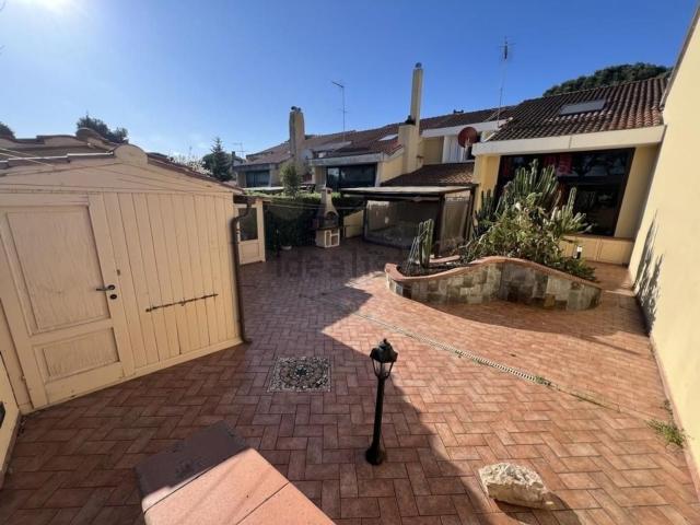 Villetta a schiera in vendita di 195 m² in Via Aurelia Nord