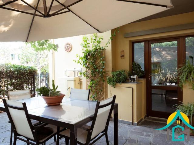 Villetta a schiera in vendita di 195 m² in Via Bozzeto, 16