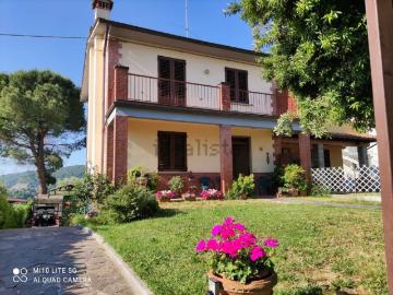 Villetta a schiera in vendita di 195 m² in Via Delle Corti
