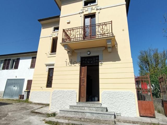 Villetta a schiera in vendita di 195 m² in Via Emilia Piacentina