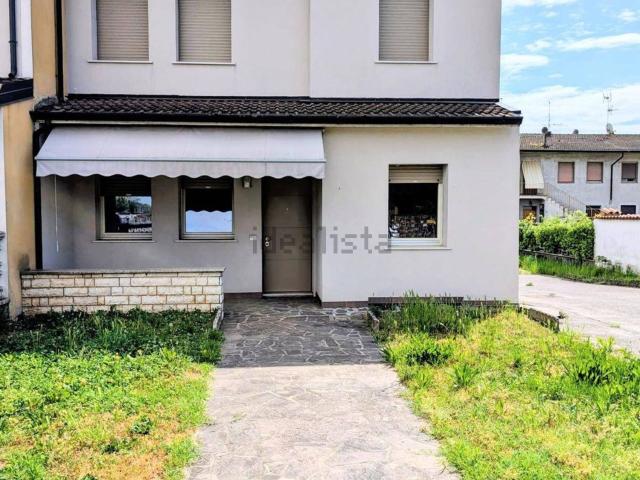 Villetta a schiera in vendita di 195 m² in Via Europa, 5