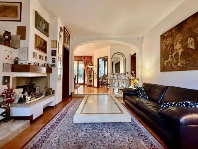 Villetta a schiera in vendita di 195 m² in Via F. Guicciardini, 23