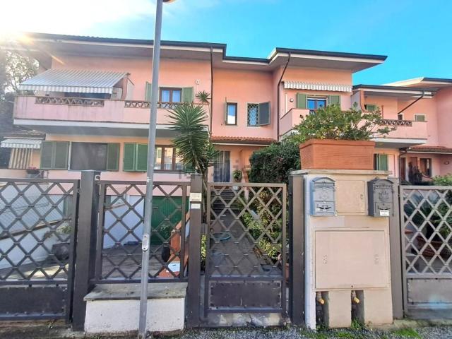Villetta a schiera in vendita di 195 m² in Via Ferrucci