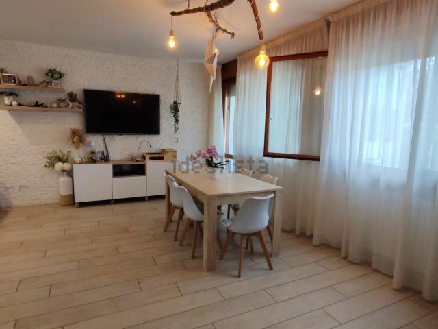Villetta a schiera in vendita di 195 m² in Via Orsmida Rosada