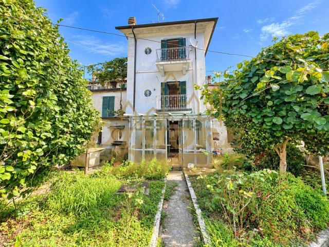 Villetta a schiera in vendita di 195 m² in Via Metaldi, 16
