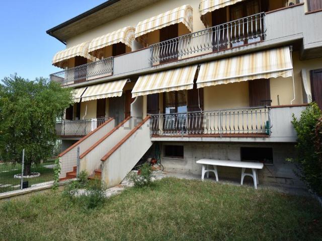 Villetta a schiera in vendita di 195 m² in Via Nazionale Gualdo