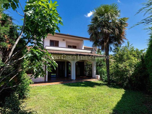Villetta a schiera in vendita di 195 m² in Via Sandro Pertini, 39