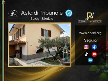 Villetta a schiera in vendita di 195 m² in Via R. Orlandini, 1100
