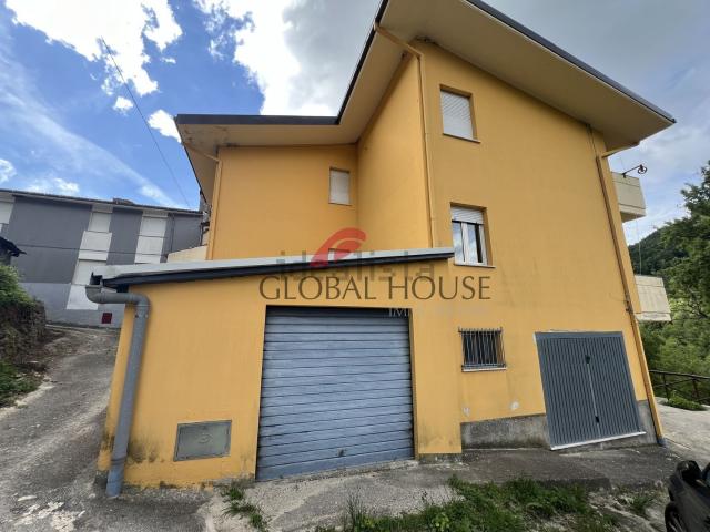 Villetta a schiera in vendita di 195 m² in Frazione Macchia Santa Cecilia