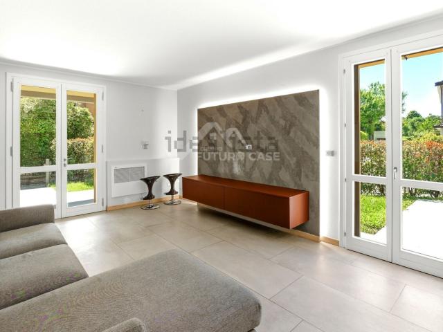 Villetta a schiera in vendita di 196 m² in Via M. Marmiroli, 45