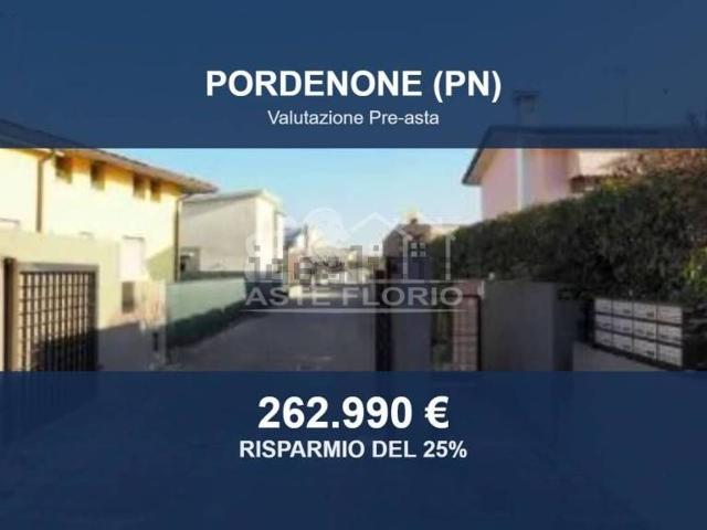 Villetta a schiera in vendita di 196 m² in Via Montereale, 64