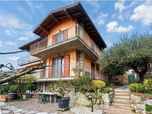 Villetta a schiera in vendita di 196 m² in Via Pietra