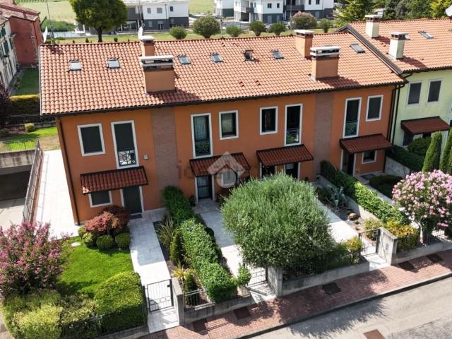 Villetta a schiera in vendita di 196 m² in Viale della Libertà, 5
