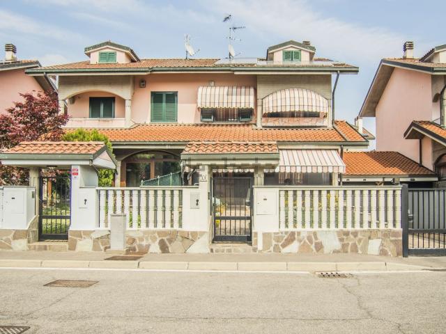 Villetta a schiera in vendita di 197 m² in Via Salvatore Quasimodo, 13