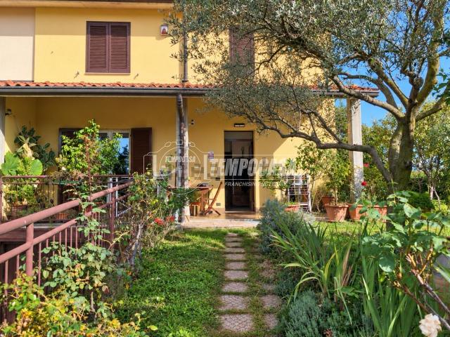 Villetta a schiera in vendita di 197 m² in Via XXV Aprile, 153