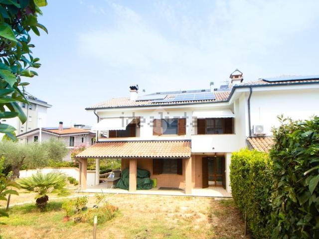 Villetta a schiera in vendita di 198 m² in Via Giulio Aristide Sartorio, 12