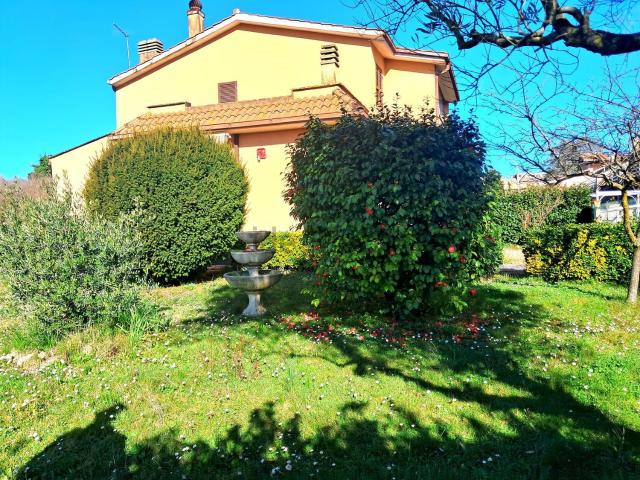 Villetta a schiera in vendita di 198 m² in Via Raffaello Sanzio