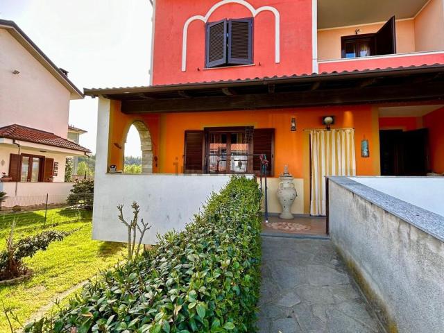 Villetta a schiera in vendita di 198 m² in Via Rivette