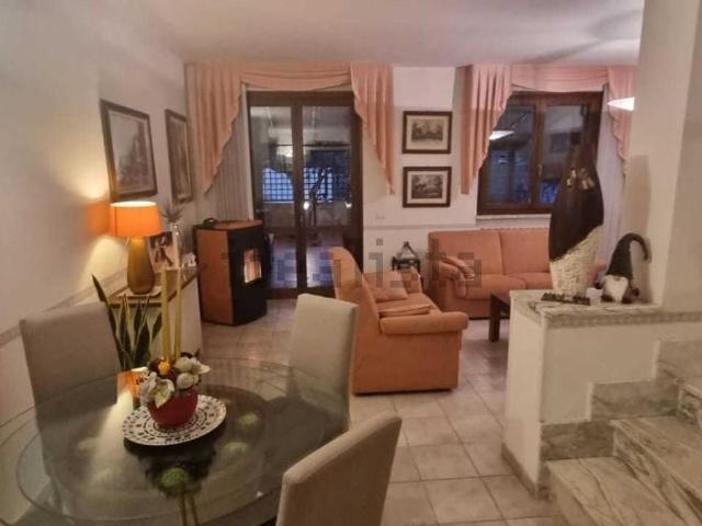 Villetta a schiera in vendita di 200 m² in Via Casalina