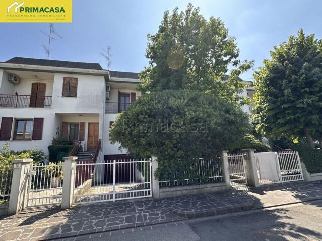 Villetta a schiera in vendita di 200 m² in Via A. Manzoni