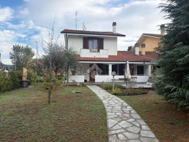 Villetta a schiera in vendita di 200 m² in Via A. Manzoni, 11