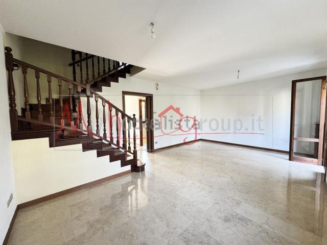 Villetta a schiera in vendita di 200 m² in Via Gemona