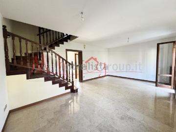 Villetta a schiera in vendita di 200 m² in Via Gemona
