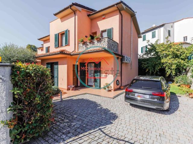 Villetta a schiera in vendita di 200 m² in Via dei Fiori