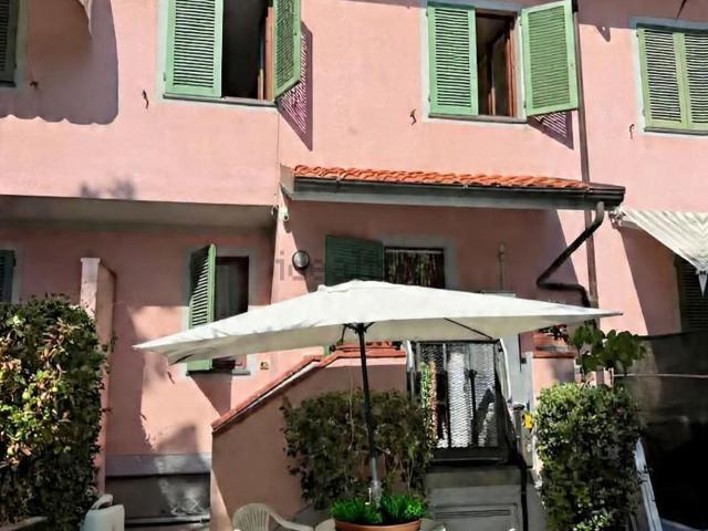 Villetta a schiera in vendita di 200 m² in Via F.lli Rosselli, 9