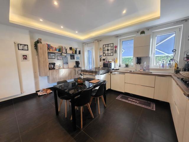 Villetta a schiera in vendita di 200 m² in Via Marano Quarto