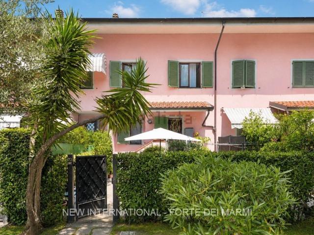Villetta a schiera in vendita di 200 m² in Via Sandro Pertini