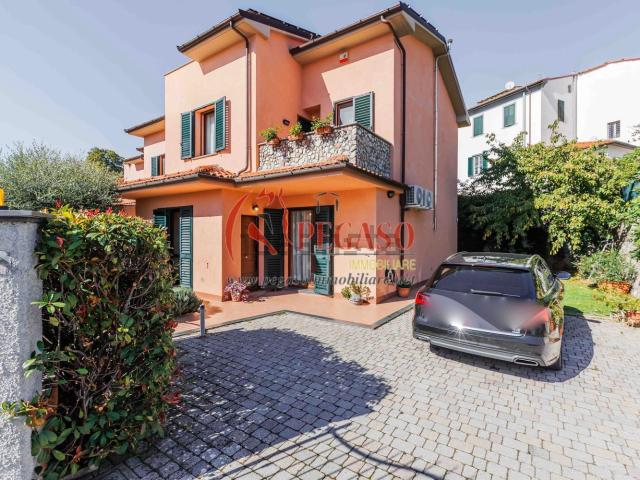 Villetta a schiera in vendita di 200 m² in Via Santovecchio