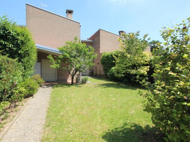Villetta a schiera in vendita di 200 m² in Via Ugo Foscolo, 5