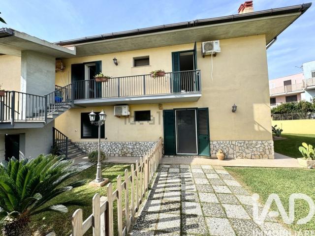 Villetta a schiera in vendita di 200 m² in Viale Sicilia, 46