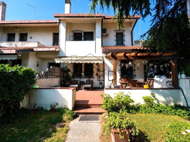 Villetta a schiera in vendita di 201 m² in Via A. Manzoni