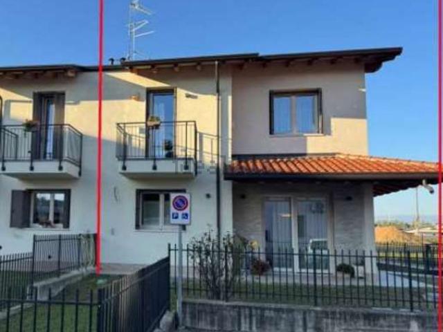 Villetta a schiera in vendita di 202 m² in Via Camacici, 108