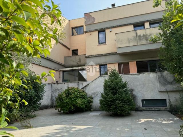Villetta a schiera in vendita di 202 m² in Via D. Giunio Giovenale, 27